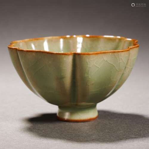 A Celadon Glaze Cup