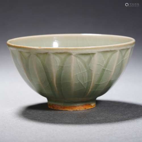 A Celadon Glaze Lotus Cup