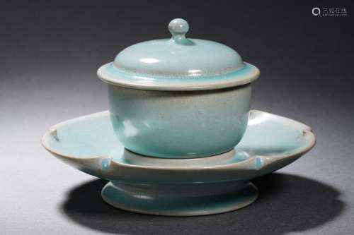 A Longquan Celadon Glaze Cup with Cover
