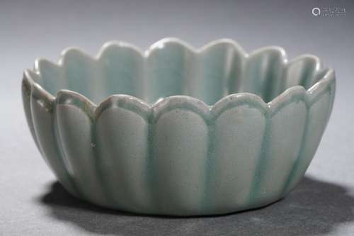 A Longquan Celadon Glaze Loboed Bowl