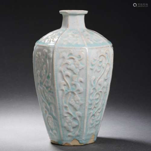 A Qingbai Glaze Vase Meiping