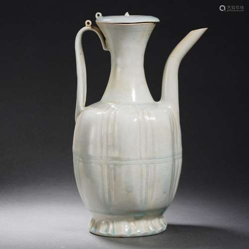 A Hutian-type Ewer