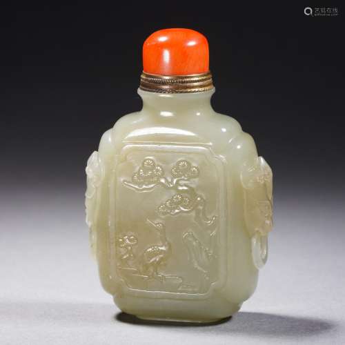 A Carved White Jade Snuff Bottle