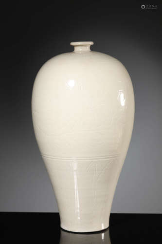 An Incised White Glaze Meiping