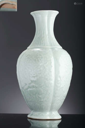 A Celadon Glaze Lobed Vase, Qianlong Six-Character Mark