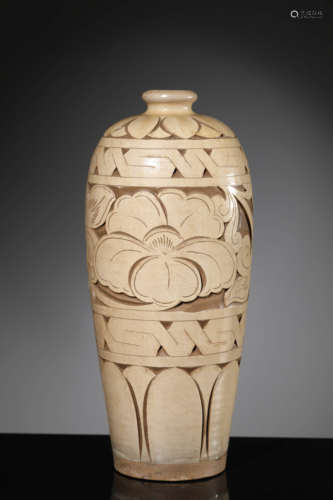 A Cizhou Kiln Incised Flower Meiping