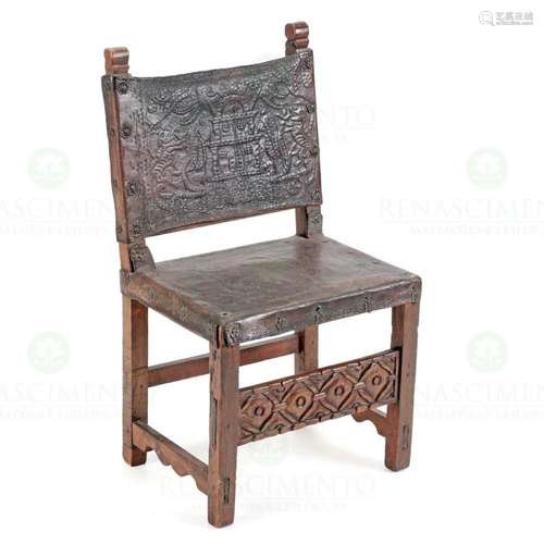 A RARE ARMORED IBERIAN CHAIR (EARLY 17TH CENTURY)