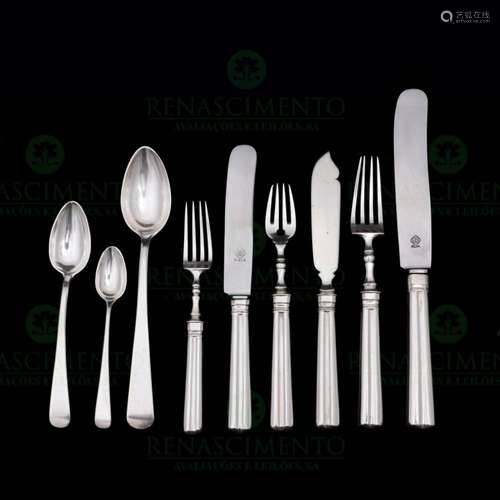 A CUTLERY SET FOR 12 PEOPLE