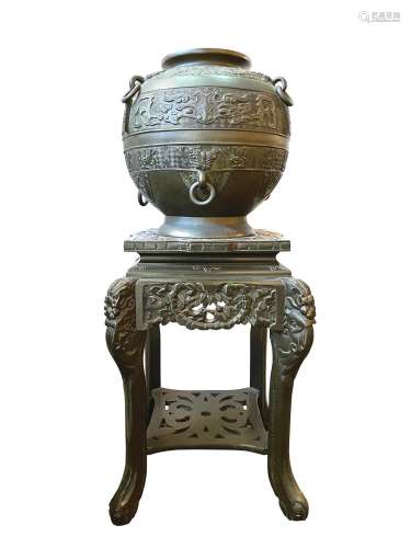 Chinese bronze amphora