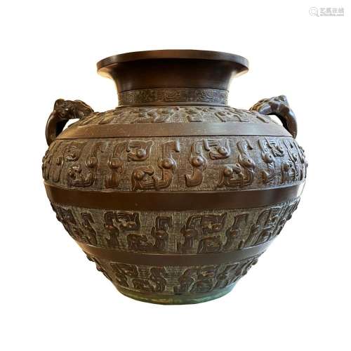 Chinese bronze amphora
