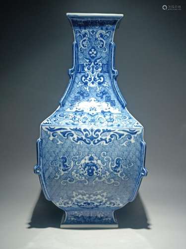 Blue and white Taotie pattern wearing a square bottle