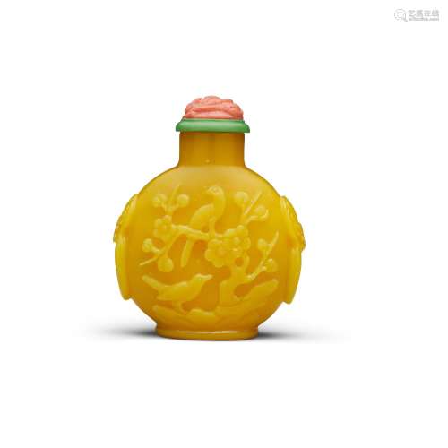 A CARVED YELLOW GLASS 'MAGPIE AND PRUNUS' SNUFF BOTTLE Possi...