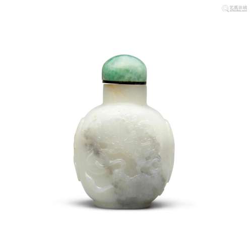 A CARVED WHITE AND GRAY NEPHRITE SNUFF BOTTLE  1800-1900