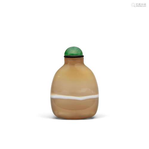 A BANDED AGATE SNUFF BOTTLE  1750-1860