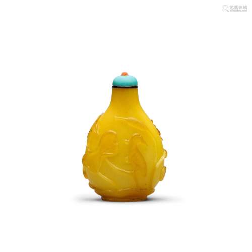 A YELLOW OVERLAY ON YELLOW GLASS 'LOTUS AND EGRET' SNUFF BOT...