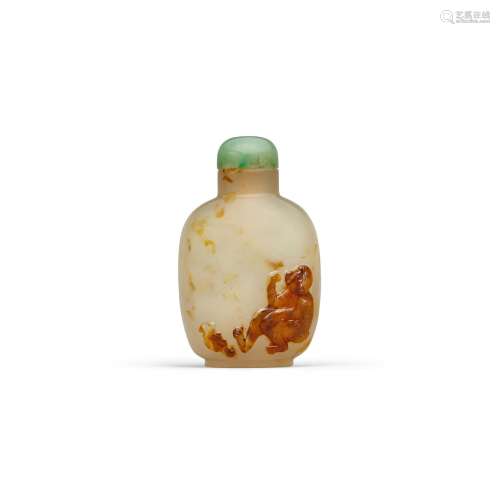 A CAMEO AGATE 'MONKEY, BAT, AND WASP' SNUFF BOTTLE 1750-1860