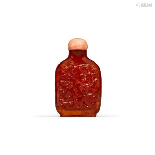 A CARVED AMBER 'FIGURAL' SNUFF BOTTLE  1780-1850