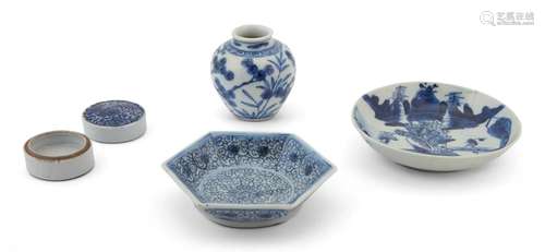 A Group of Four Small Chinese Blue and White Porcelain Items...