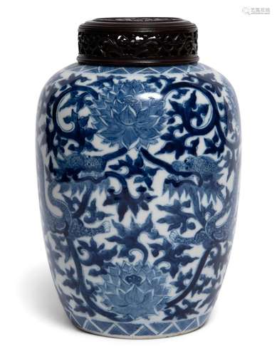 A Chinese Blue and White Porcelain Jar Height 7 1/4 "