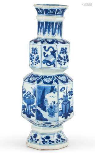 A Chinese Blue and White Porcelain Octagonal Vase Height 11 ...