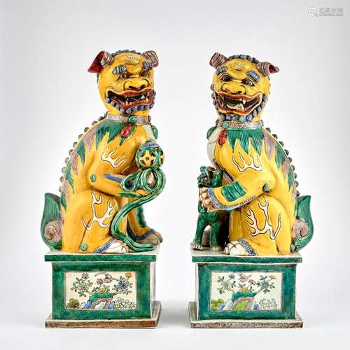 A Pair of Chinese Famille Verte Porcelain Fu Lions Height 17...