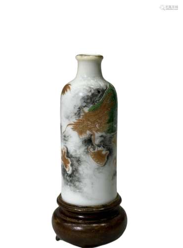 A famille rose snuff bottle, Qing Dynasty Pr.