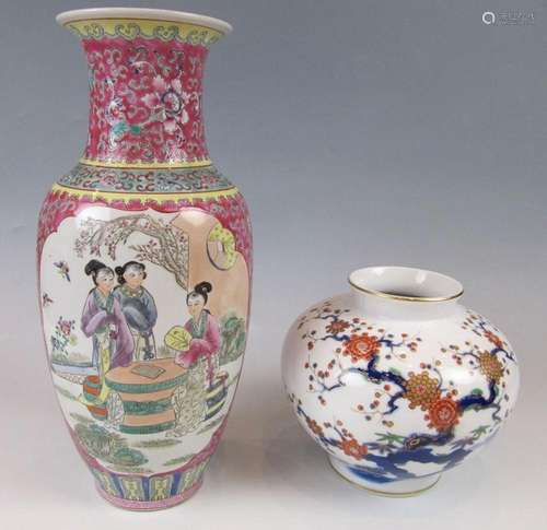 Leicht gebauchte Vase China