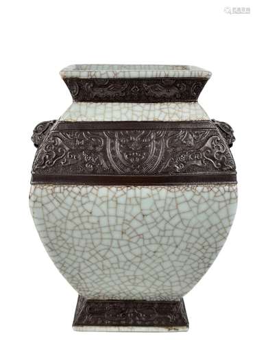 A Ge-type rectangle vase, Qing Dynasty Pr.