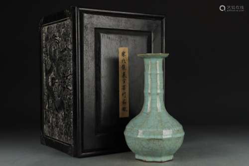 Song-Longquan official kiln bamboo vase