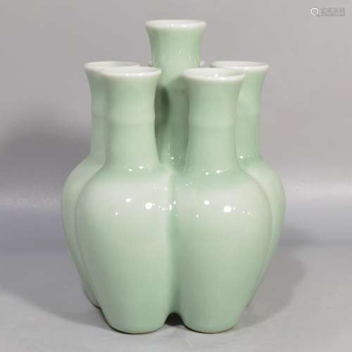 Qing Dynasty Qianlong style bean green glaze six-tube conjoi...