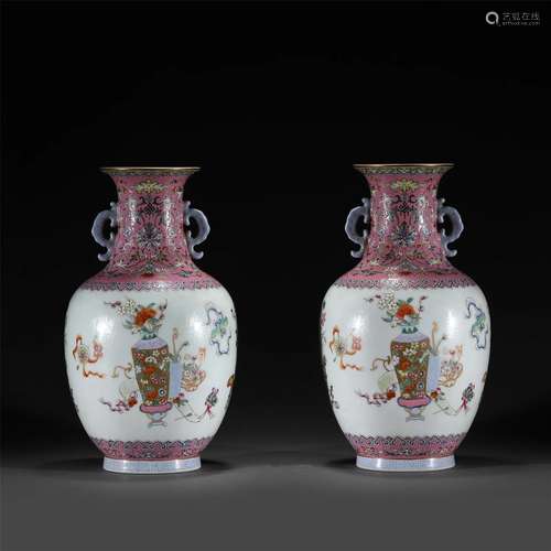 A PAIR OF FAMILLE ROSE PORCELAIN VASES