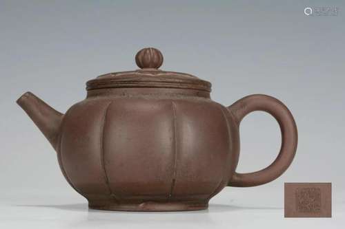 A CHINESE YIXING GLAZE TEAPOT