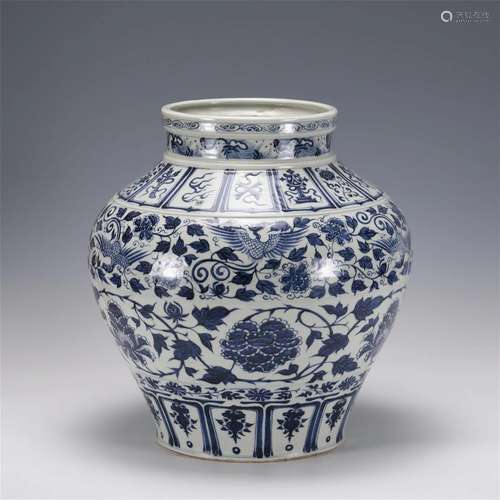 A CHINESE BLUE AND WHITE PORCELAIN JAR