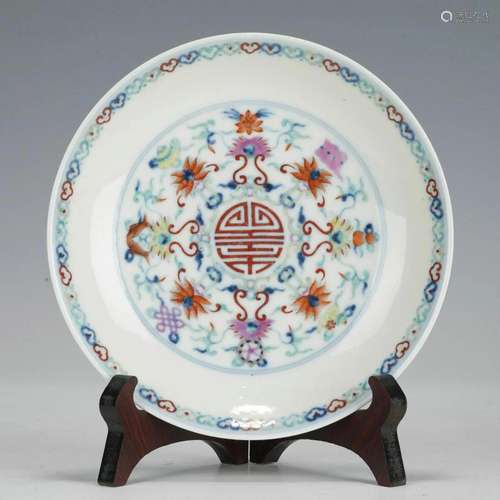 A CHINESE FAMILLE VERTE EIGHT AUSPICIOUS SYMBOLS PLATE