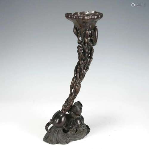 A FINE CHINESE CARVED ALOES WOOD RHYTON