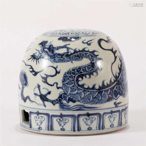 A CHINESE BLUE AND WHITE DRAGON PORCELAIN DECORATION