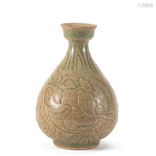 A CHINESE INCISED YAOZHOU-TYPE PEAR SHAPED VASE YUHUCHUNPING