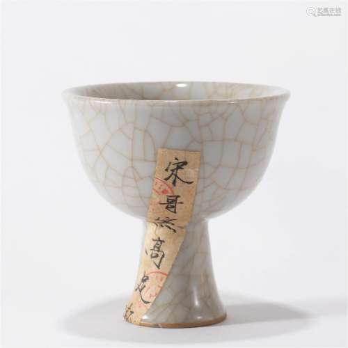 A CHINESE GE-WARE CRACKLE CUP