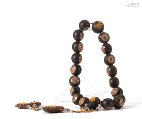 A CHINESE IMPERIAL ALOES-WOOD PRAYER BEADS