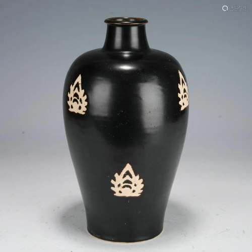 A CHINESE CIZHOU-TYPE VASE MEIPING