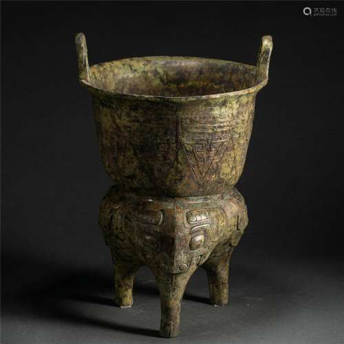 A CHINESE BRONZE VESSEL