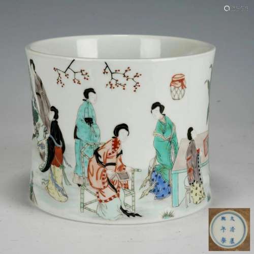 A CHINESE FAMILLE VERTE FIGURAL STORY BRUSHPOT