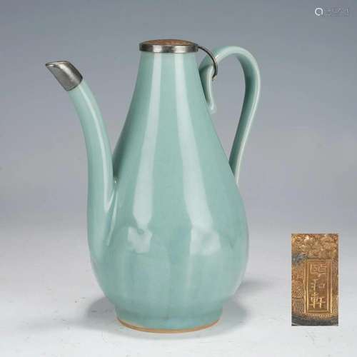 A CHINESE LONGQUAN CELADON GLAZE KETTLE