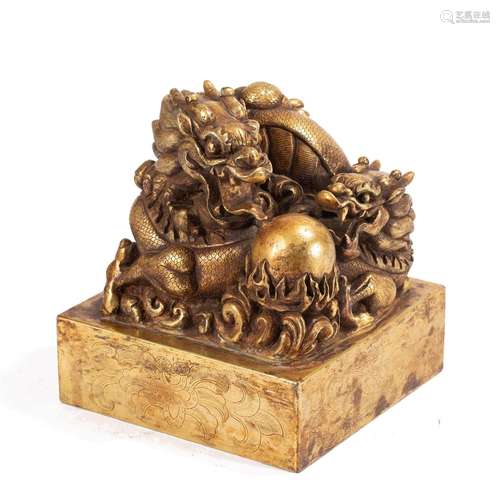 A CHINESE BRONZE-GILT DRAGONS SEAL