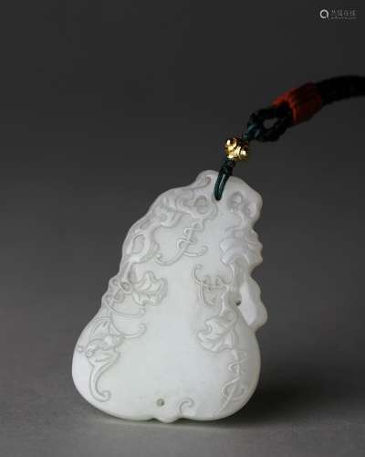 A gourd patterned jade pendant