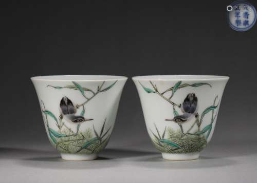 A pair of multicolored bird porcelain cups, Yongzheng period...