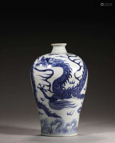 A blue and white cloud and dragon porcelain meiping