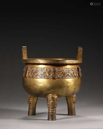 A taotie patterned gilding copper pot
