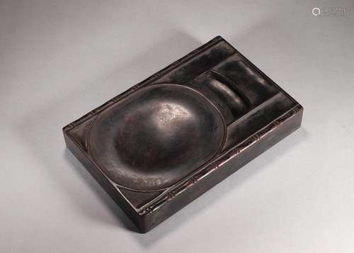 A vase patterned inkstone