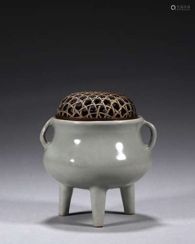 A Longquan kiln porcelain double-eared incense burner